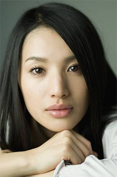 女優の芦名星さん死去、36歳　自宅寝室で自殺か