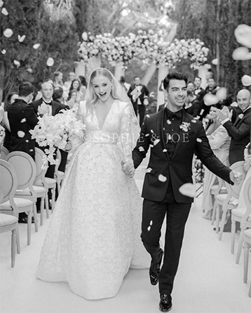 ジョー・ジョナスとソフィー・ターナーが結婚式の写真を初公開
