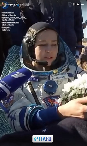 ロシアの女優と監督が宇宙での初の映画撮影を終えて地球に帰還
