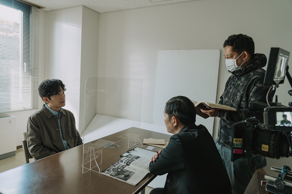 稲垣吾郎「あんのこと」ジャーナリスト役の新規場面写真＆メイキング写真解禁　「いまの社会にとって必要な映画」