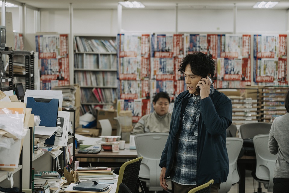 稲垣吾郎「あんのこと」ジャーナリスト役の新規場面写真＆メイキング写真解禁　「いまの社会にとって必要な映画」