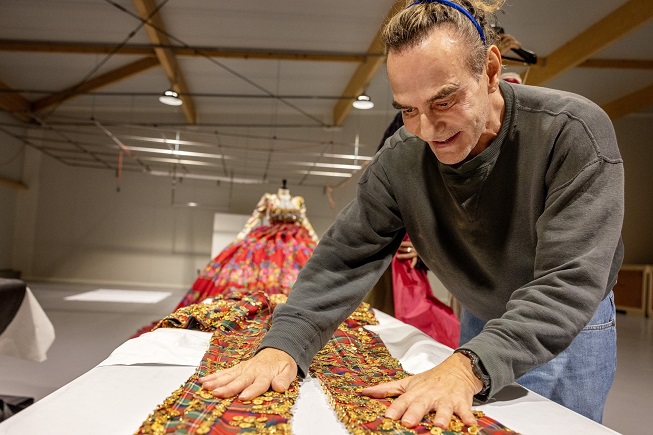 「ジョン・ガリアーノ 世界一愚かな天才デザイナー」メインビジュアル＆予告編＆場面写真解禁