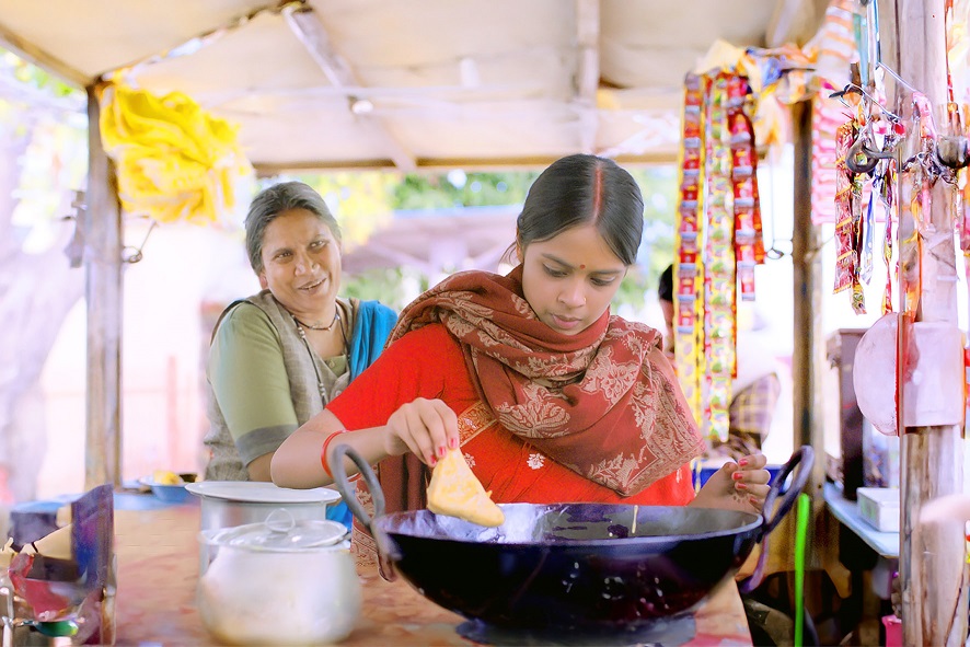 「花嫁はどこへ？」  インドの花嫁取り違え騒動のハートウォ―ミングな顛末