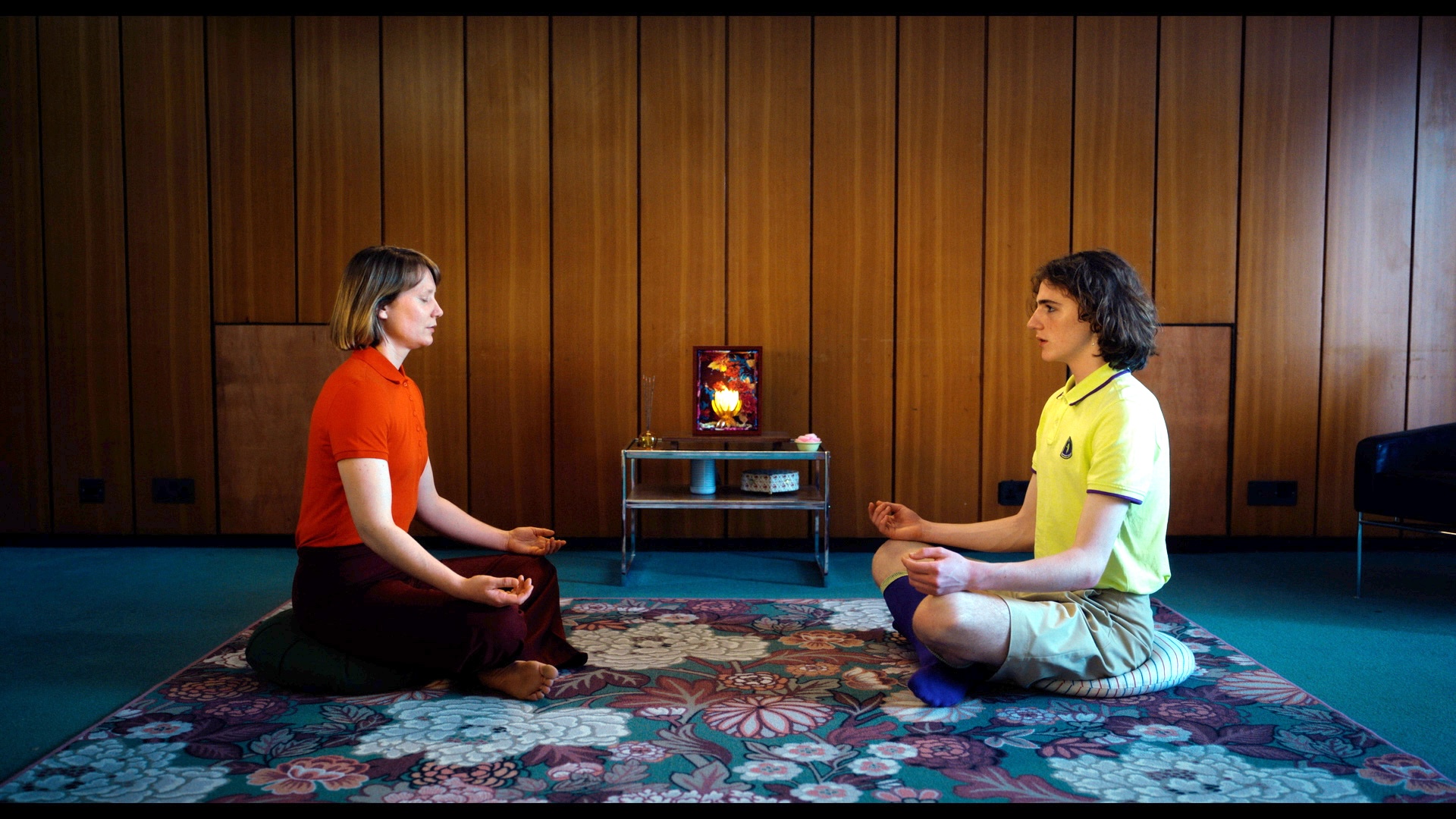 新感覚スリラー「クラブゼロ」 ミア・ワシコウスカが”小食”を説くカルト的教師を怪演