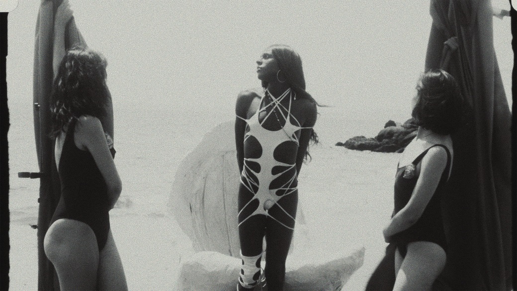 牡蠣を巡るクィアなドキュメンタリー「水の中で息をする ―彼女でも彼でもなく―」メインビジュアル、場面写真解禁