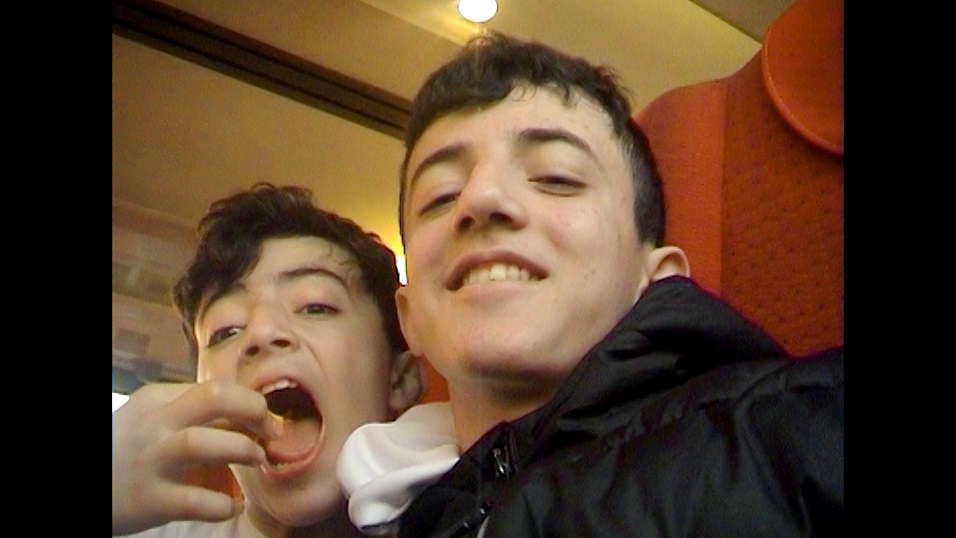 「ぼくの名前はラワン」ろう者の少年が手話を習得し成長していく姿を描く感動のドキュメンタリー