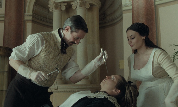 「アグリー・シスター かわいいあの娘は醜いわたし」　北欧発の狂気と悪夢の”シンデレラ・ホラー”