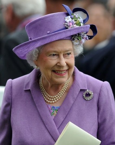 エリザベス女王がコロナ感染 「軽い症状」　チャールズ皇太子夫妻感染後に判明 

